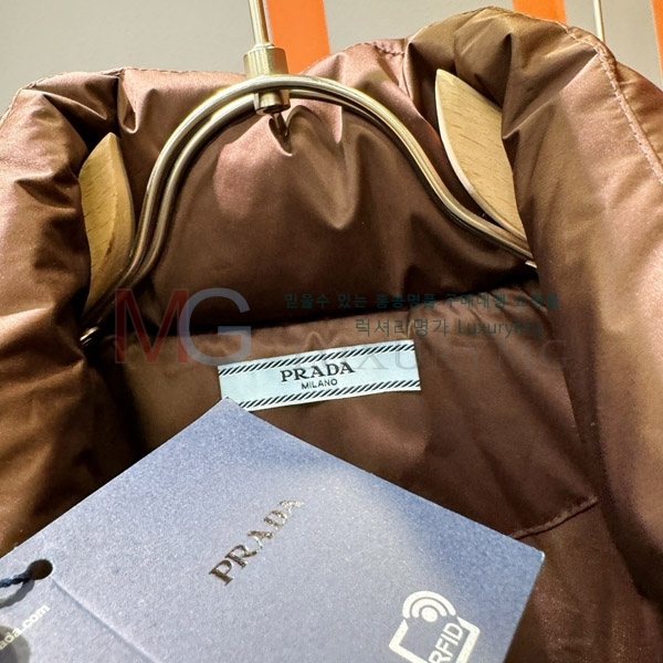   ٿ е  PA1483564-2