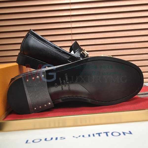 ̺   32LV86036-1