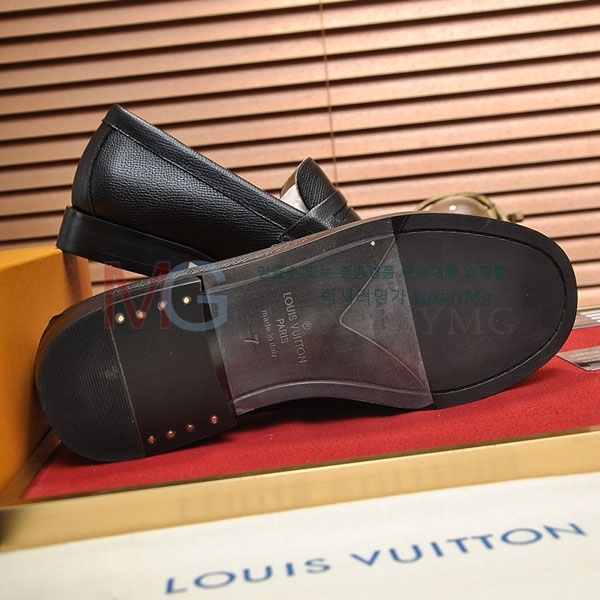 ̺   32LV86037-1