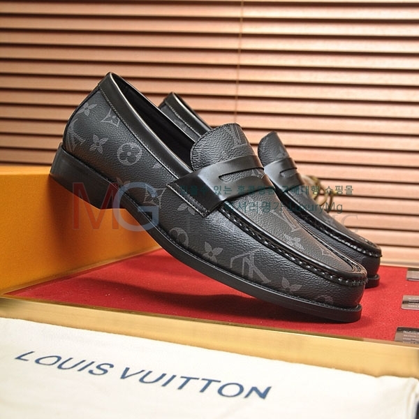 ̺   32LV86037-4