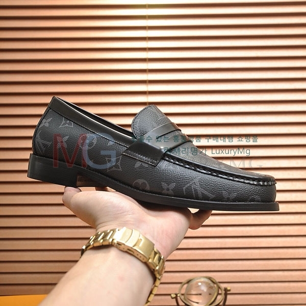 ̺   32LV86037-4