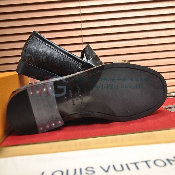 ̺   32LV86037-4