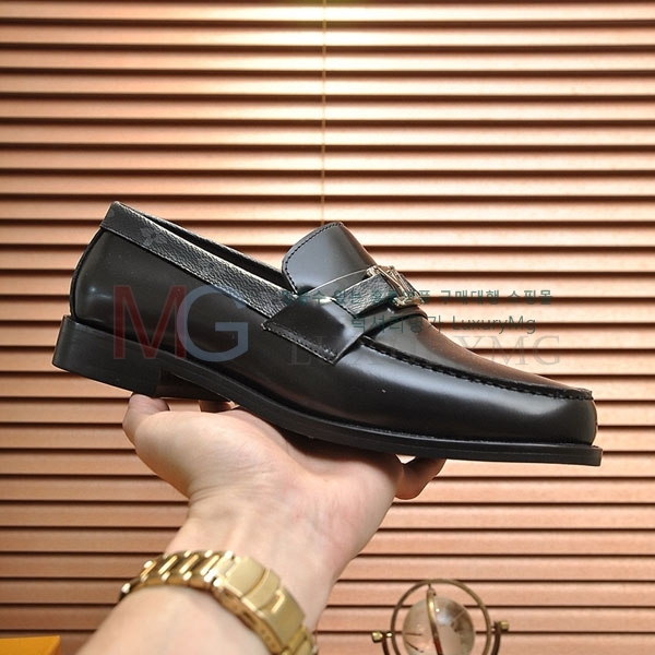 ̺   32LV86038-4