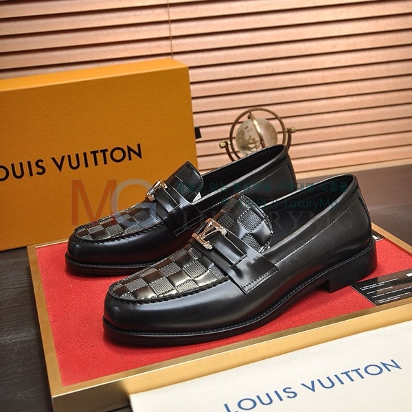 ̺   32LV86038-7