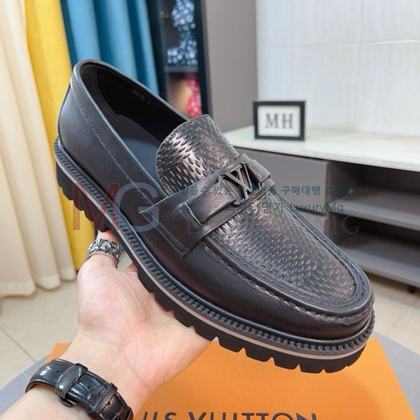 ̺   LV22011806