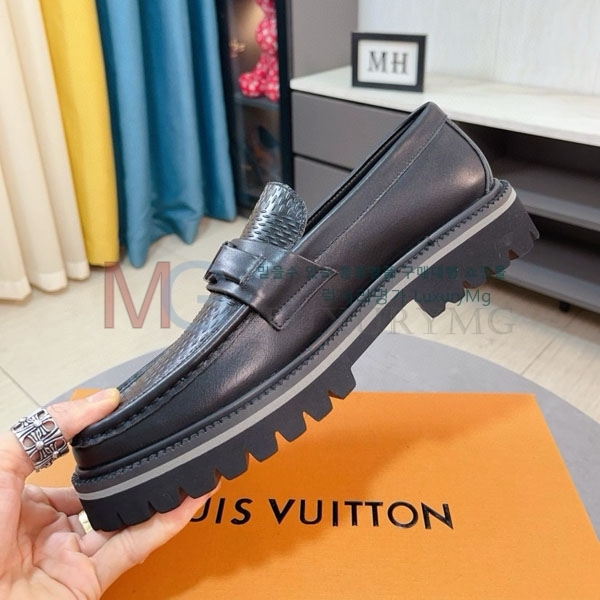 ̺   LV22011806