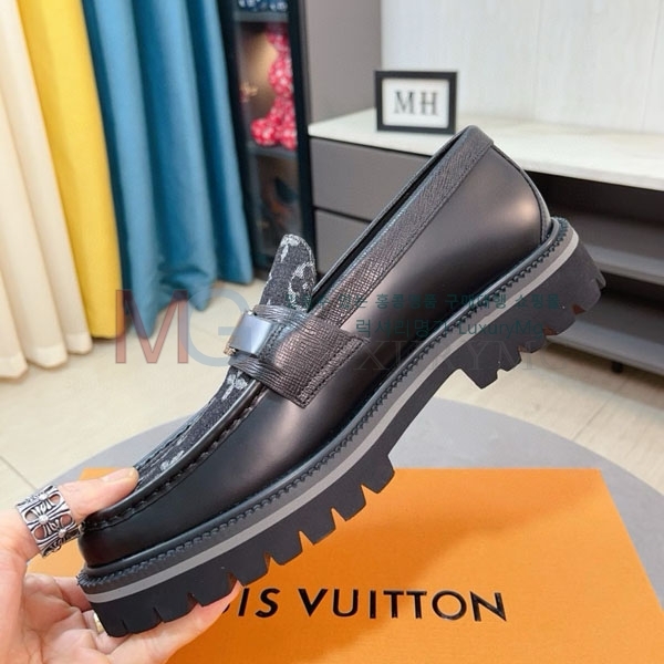 ̺   LV22011806-2