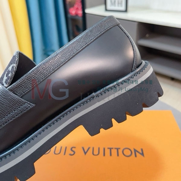 ̺   LV22011806-2