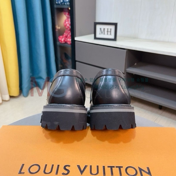 ̺   LV22011806-2