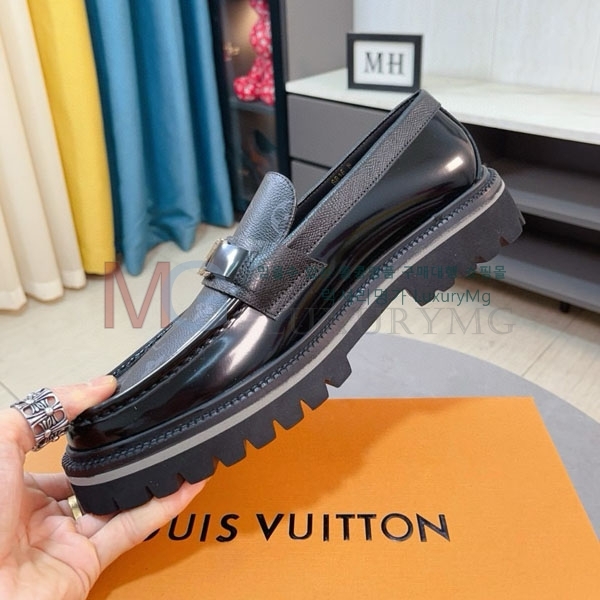 ̺   LV22011806-3