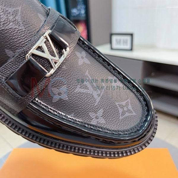 ̺   LV22011806-3