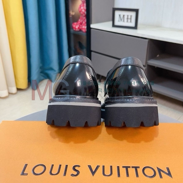 ̺   LV22011806-3