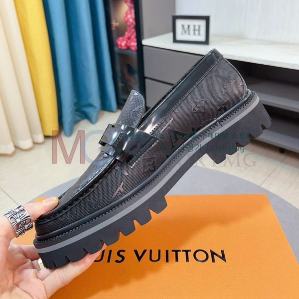 ̺   LV22011806-4