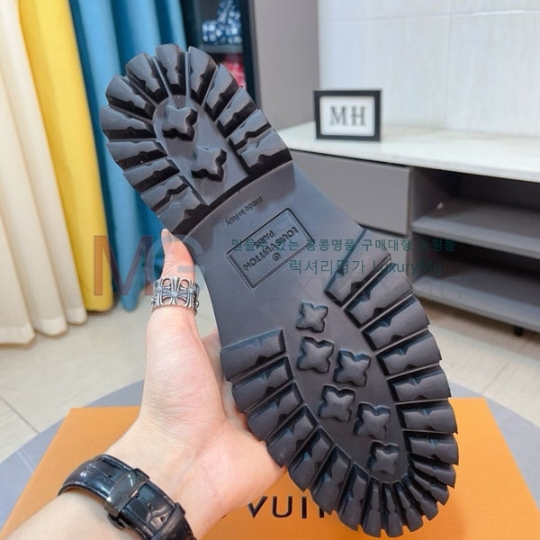 ̺   LV22011806-4
