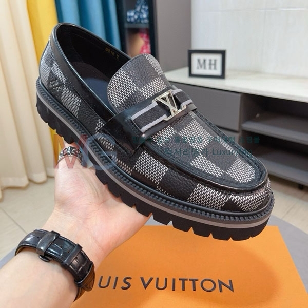 ̺   LV22011806-6