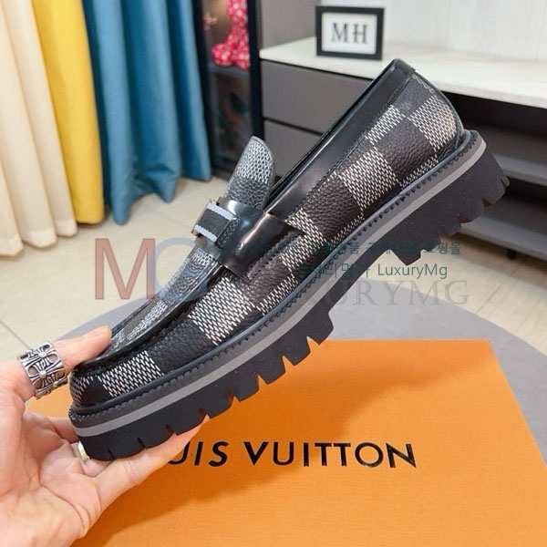 ̺   LV22011806-6