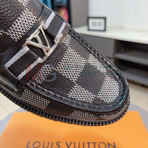 ̺   LV22011806-6