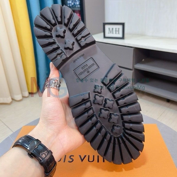 ̺   LV22011806-6