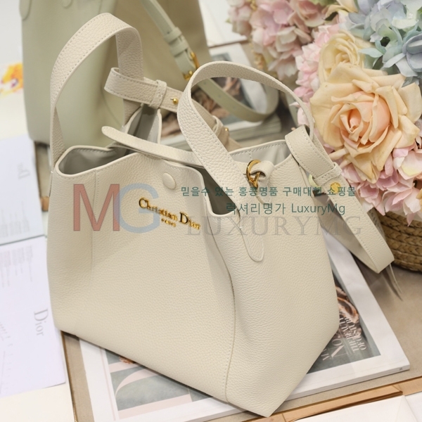  Signature ̵ Ŷ M2841-2