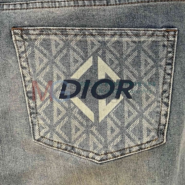  û DR8666030
