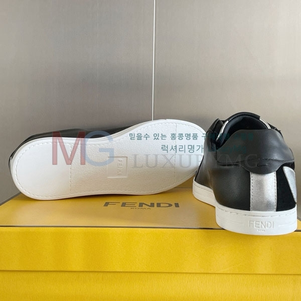   Signature Ŀ FF006811-1