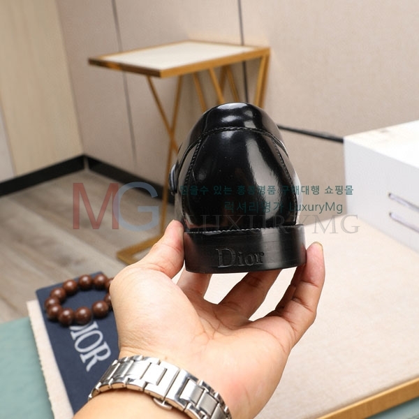   屸 DR066025