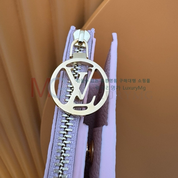 ̺   M83569-101