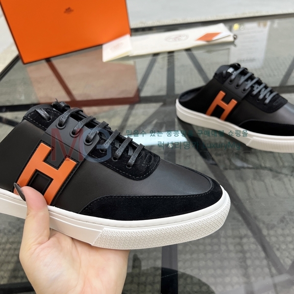 ޽  HE18803308-4