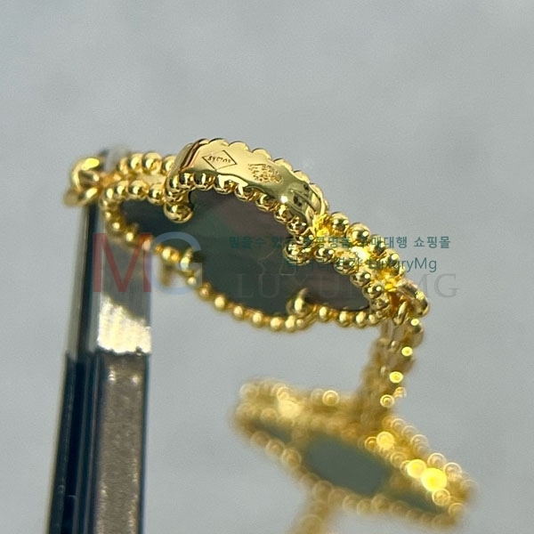 Ŭ  VA285504-9