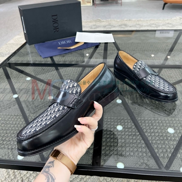    DR990622-1