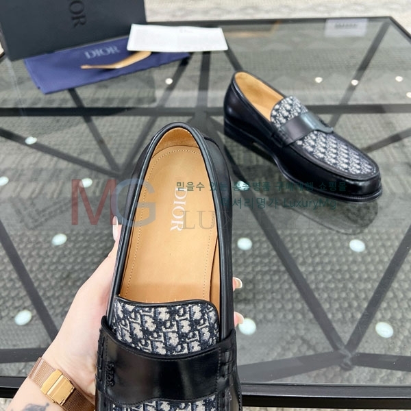    DR990622-1