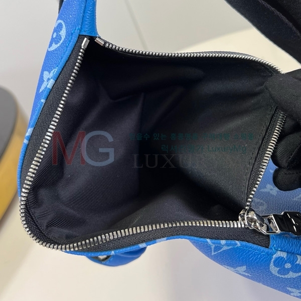 ̺   M31075-1