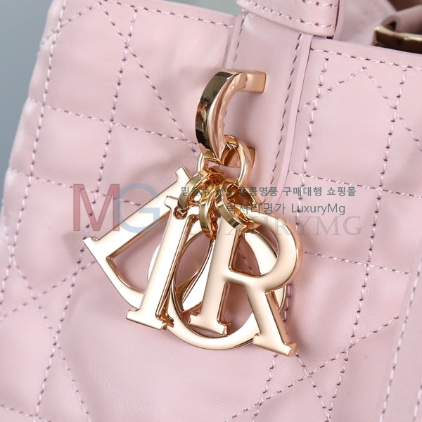  ̵ M92997-7