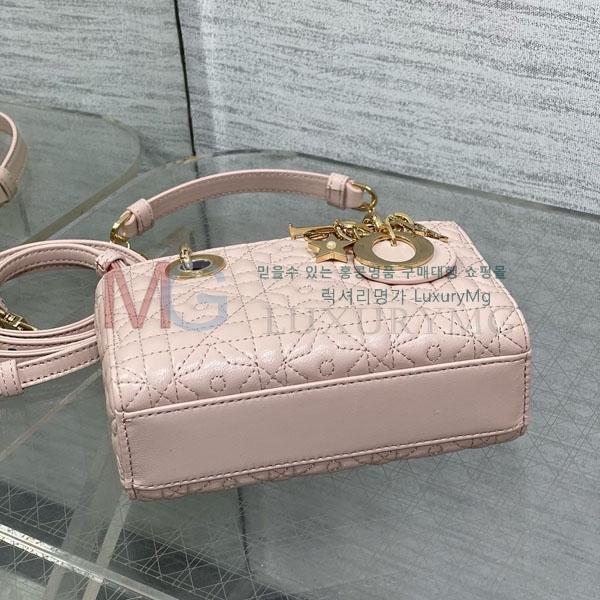  ̵ ̴ ̹ M50601-1