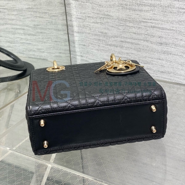   ̵ M529950-1