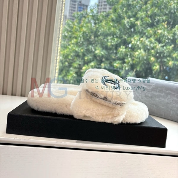 ����  ��*  �� ������ M550327-4