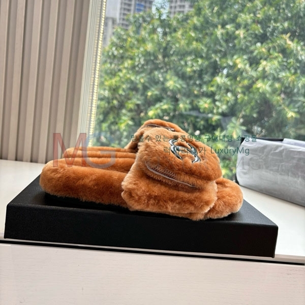 ����  ��*  �� ������ M550327-3