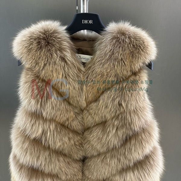   þ    DO8234077-1