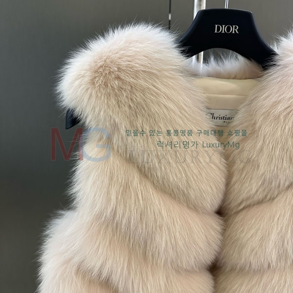   þ    DO8234077-2