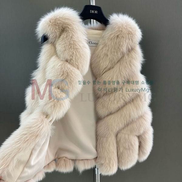   þ    DO8234077-2