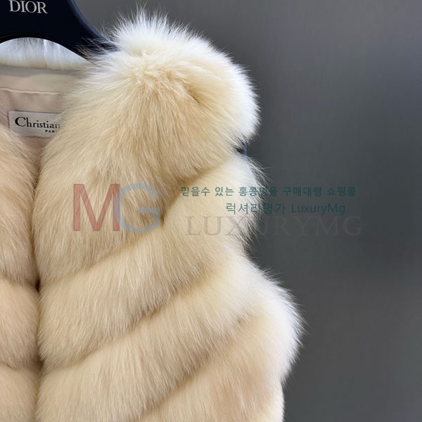   þ    DO8234077-3