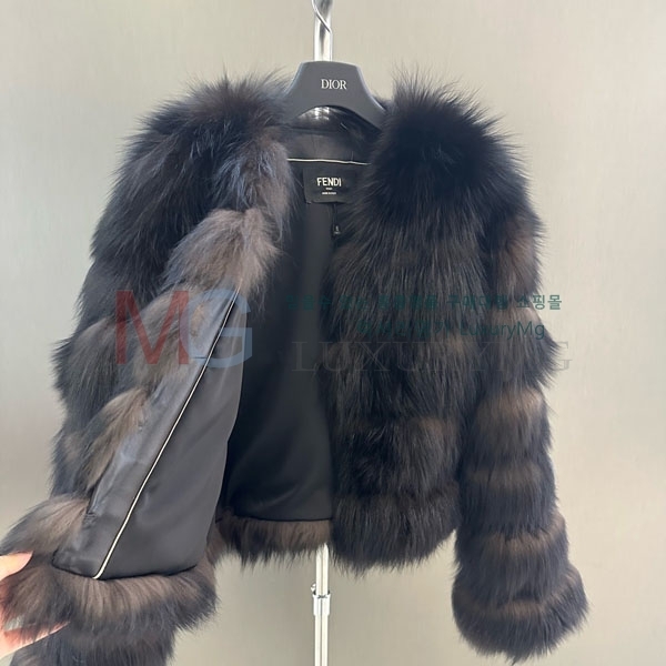   þ   FEND234008-9