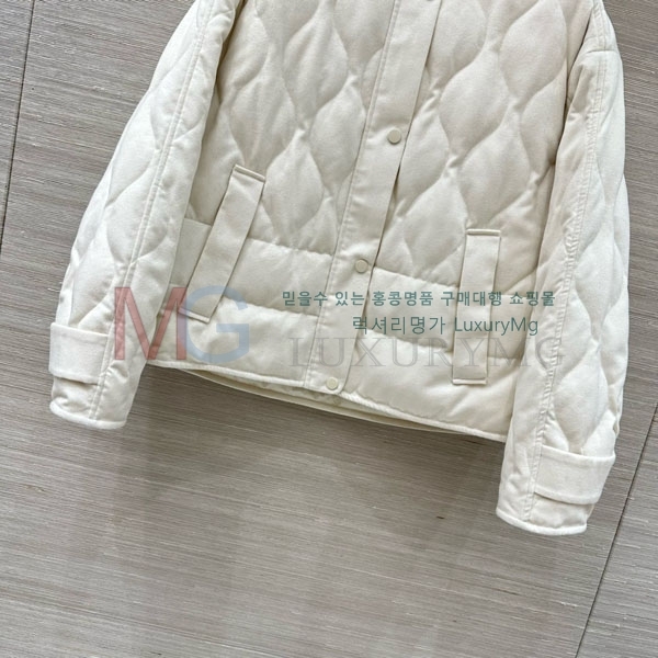  η** ٿ е LP2923022-7