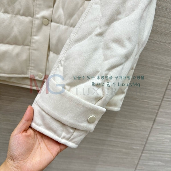  η** ٿ е LP2923022-7