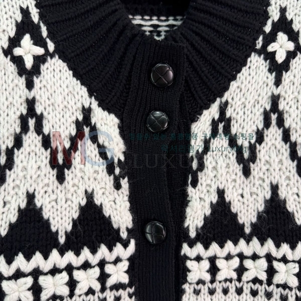 ���� �η�**�� ������ ����� LP325677-2