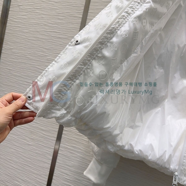 ���� ���̺��� �ٿ� �е� LV2145606-4