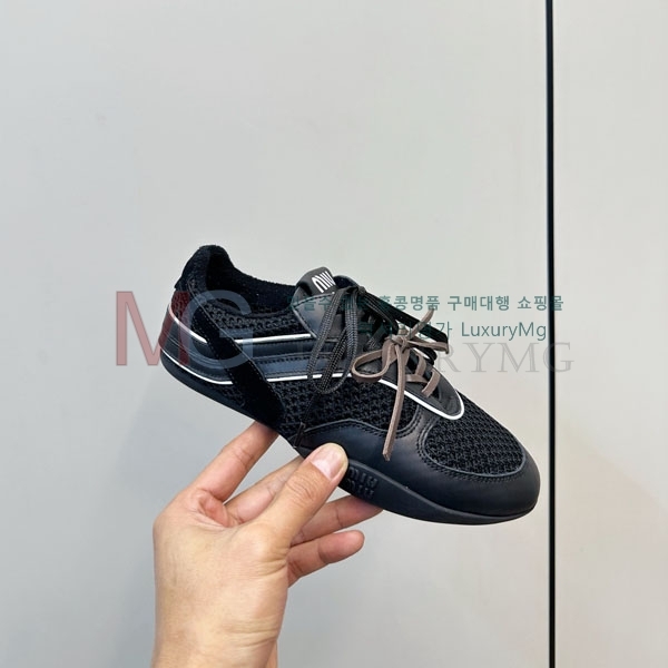 �������� �̿�̿� ����Ŀ�� M5M66011-1