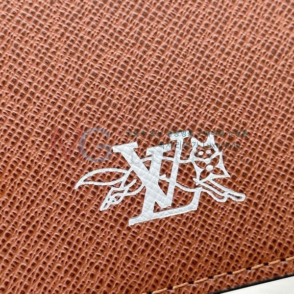 ���̺��� �н���Ʈ Ŀ�� M27023-70