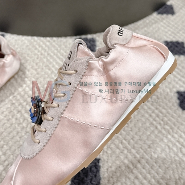 ���� �̿�̿� ����Ŀ�� MI528193-4