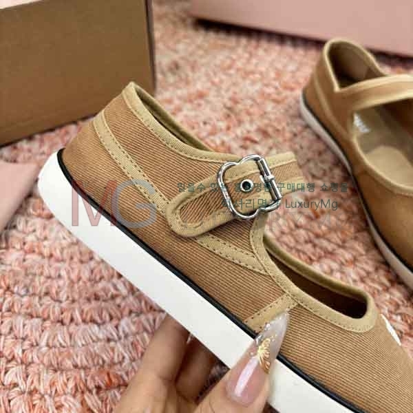 ���� �̿�̿� ����Ŀ�� MIU08991